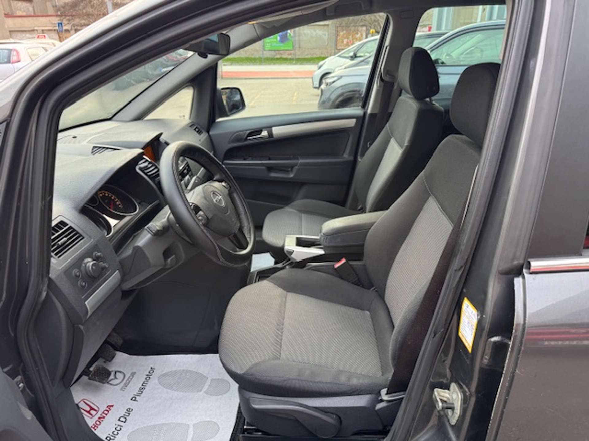 Opel Zafira  Zafira 1.7 7 POSTI