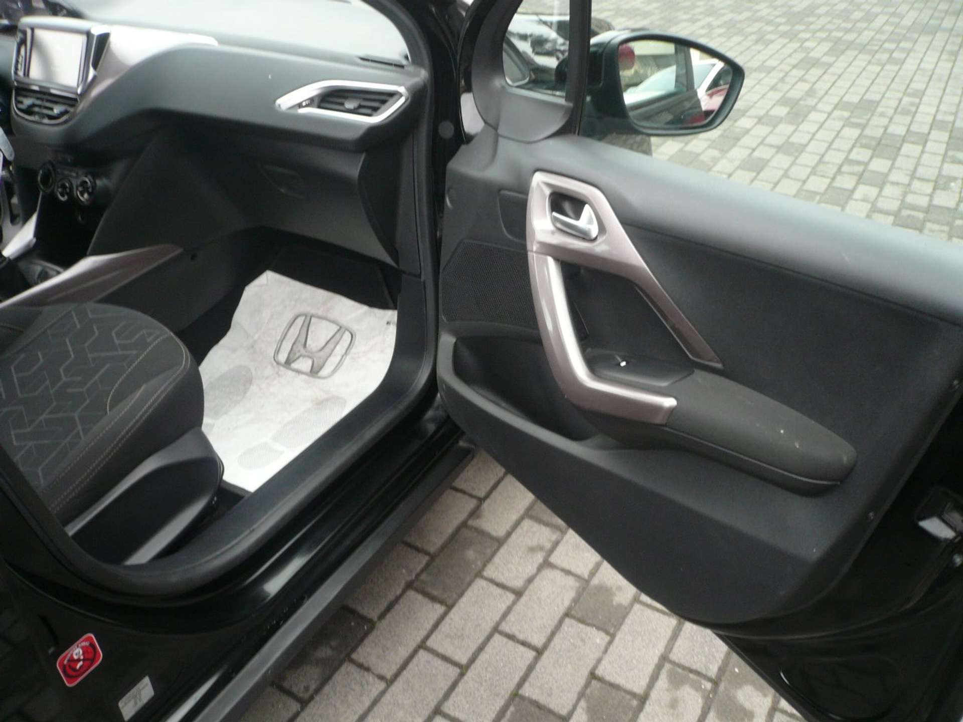 Peugeot 2008  2008 1.6 e-hdi 8v Active 92 cv Neopatentati