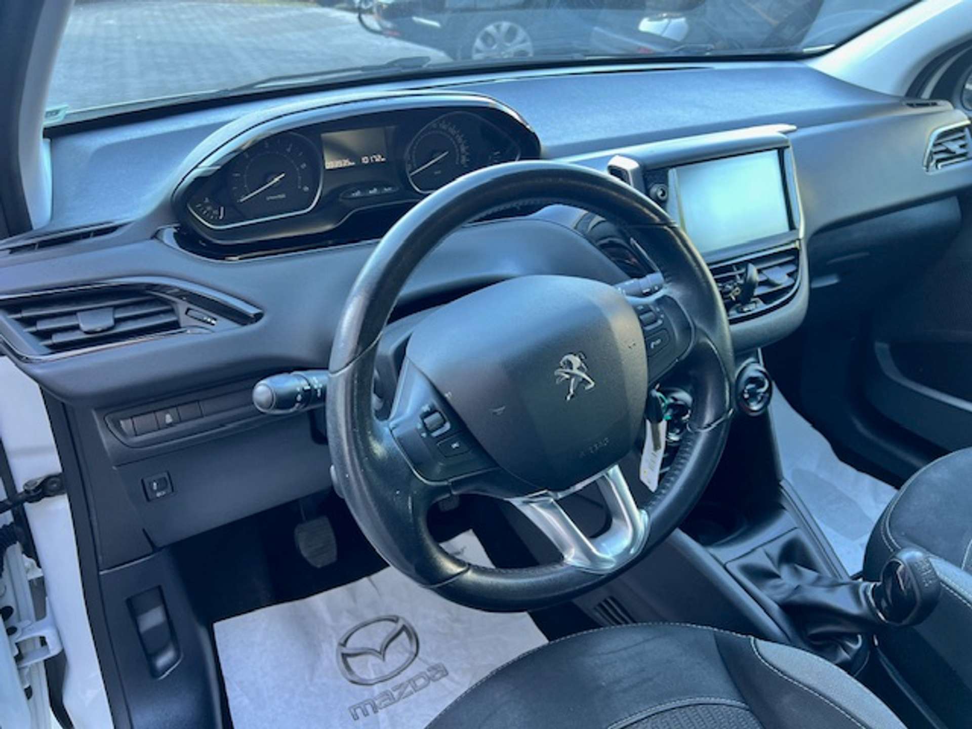 Peugeot 208  1.6 Active