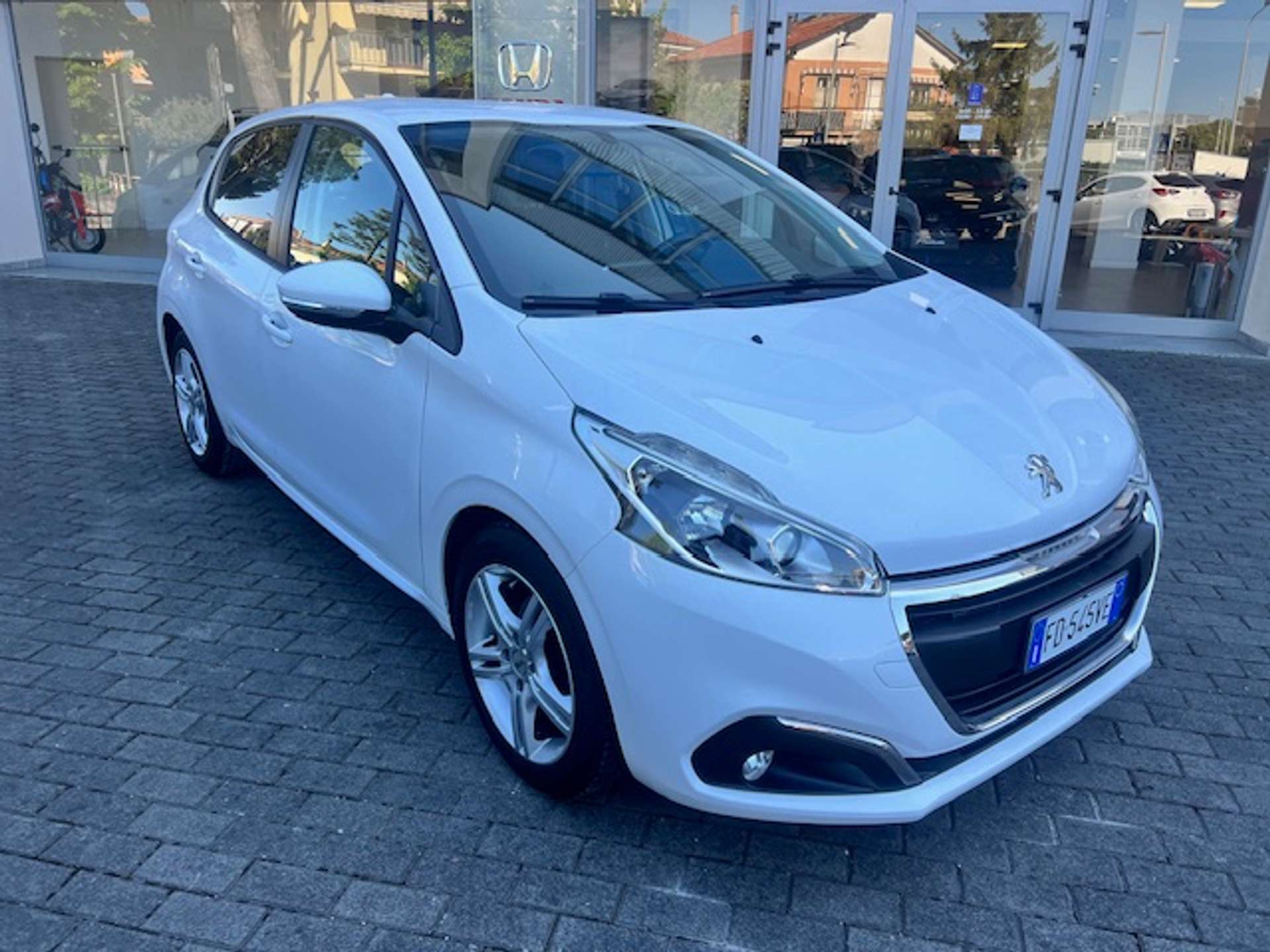 Peugeot 208  1.6 Active