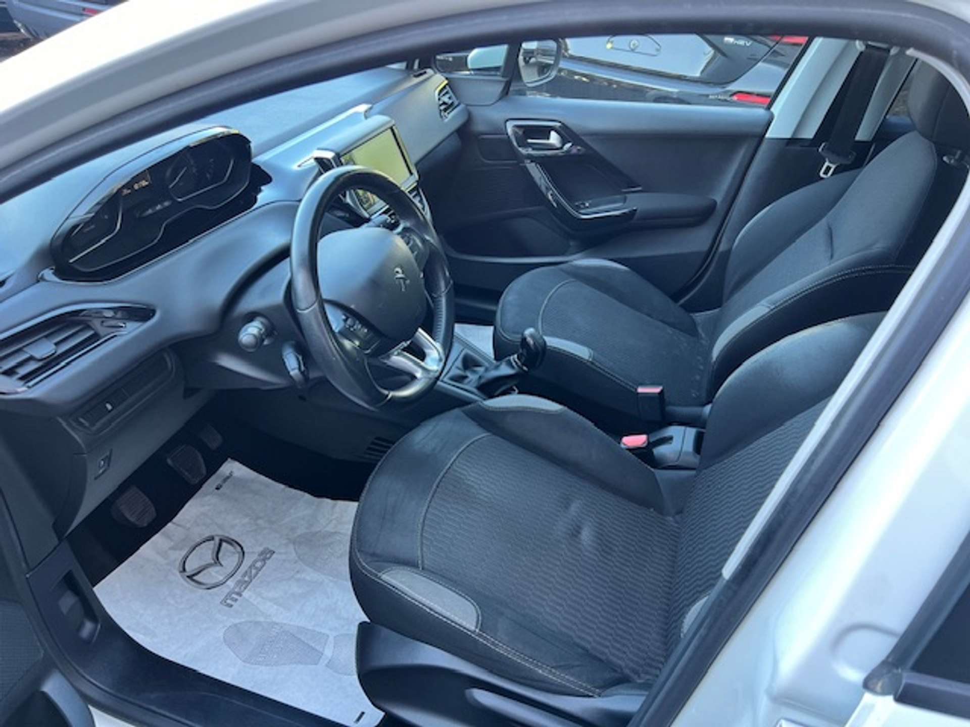 Peugeot 208  1.6 Active