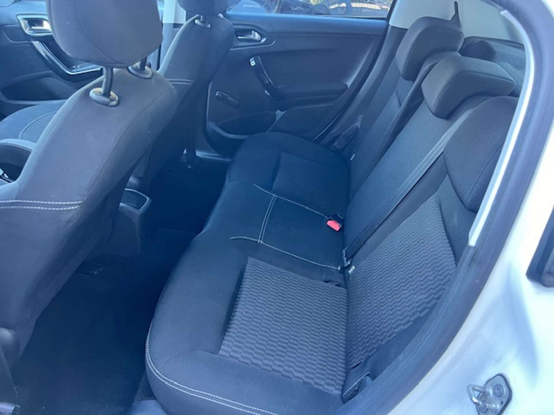 Peugeot 208  1.6 Active
