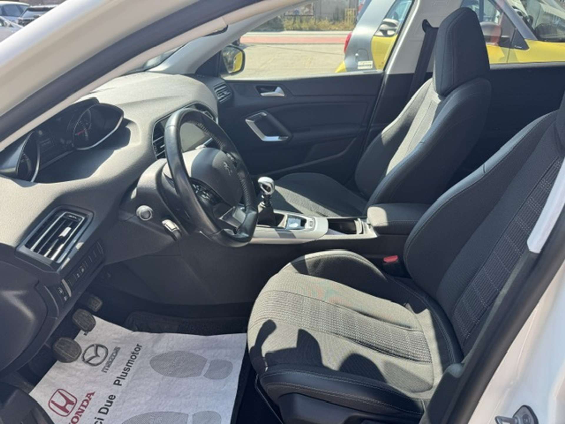Peugeot 308  308 1.2 benzina 130cv